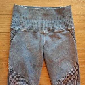 EUC Avocado leggings small